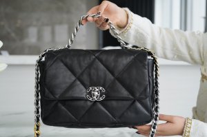 CHANEL 19 Small HANDBAG