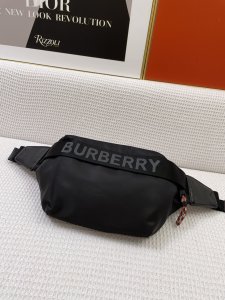 BURBERRY HANDBAG Black