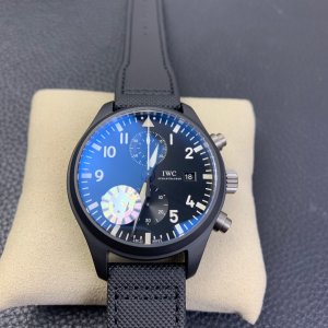 Universal Pilot 44 Series IW389002 Watch