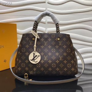 Louis Vuitton Montaigne MM