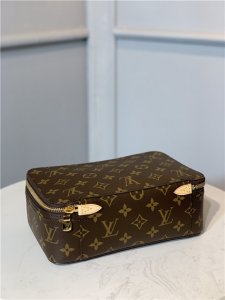 Louis Vuitton Packing Cube MM