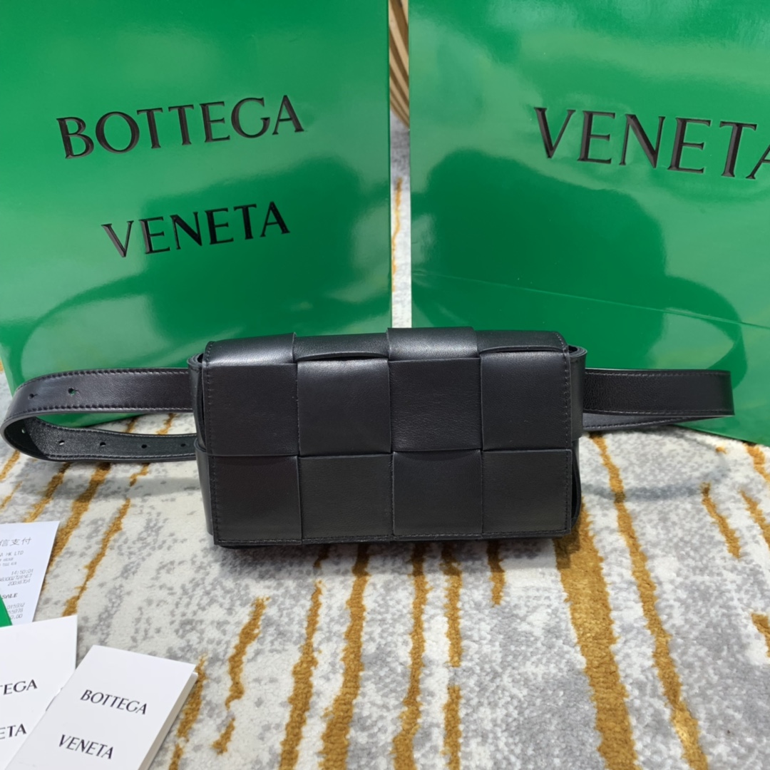 BOTTEGA VENETA WAIST BAG black