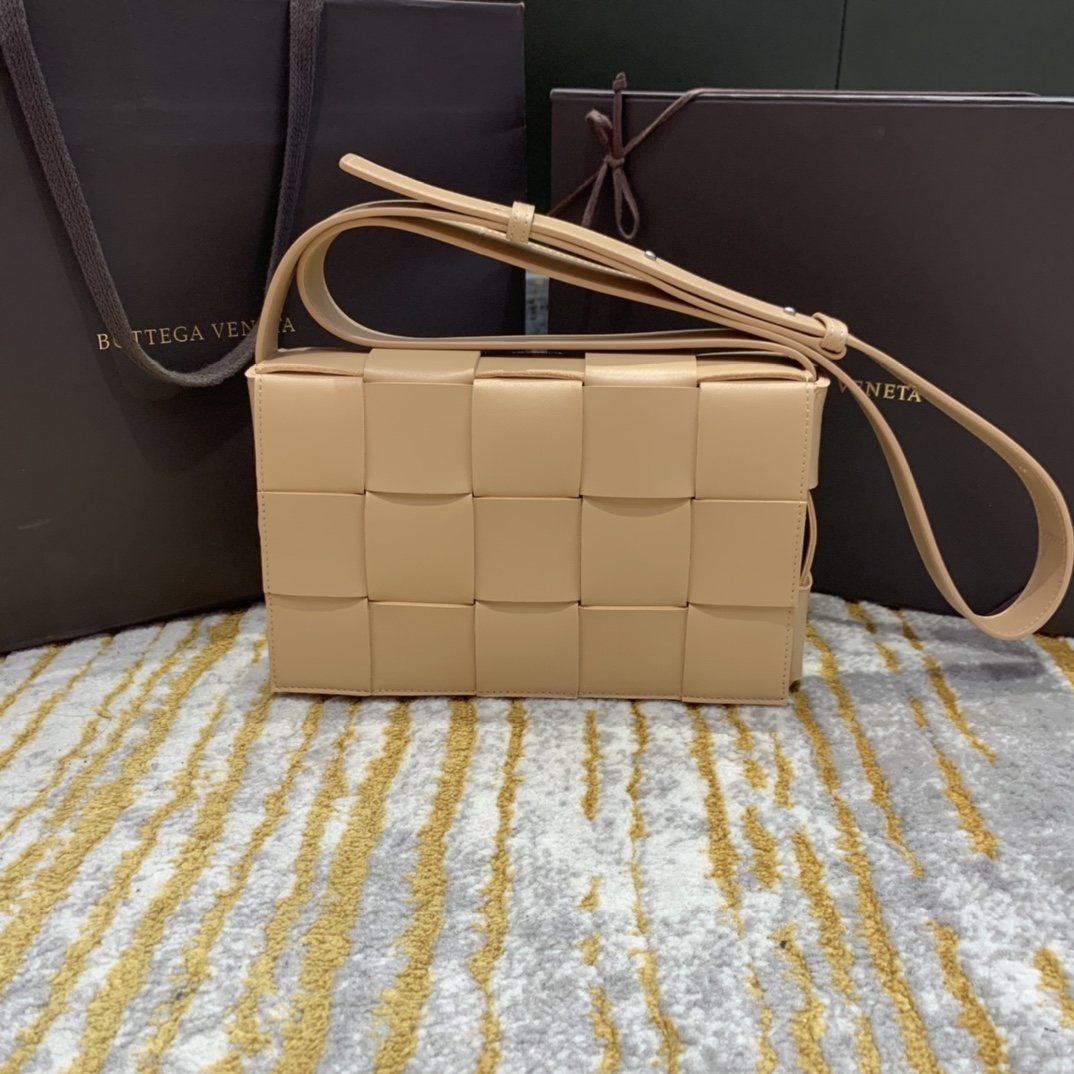 BOTTEGA VENETA CROSSBODY BAG Light yellow