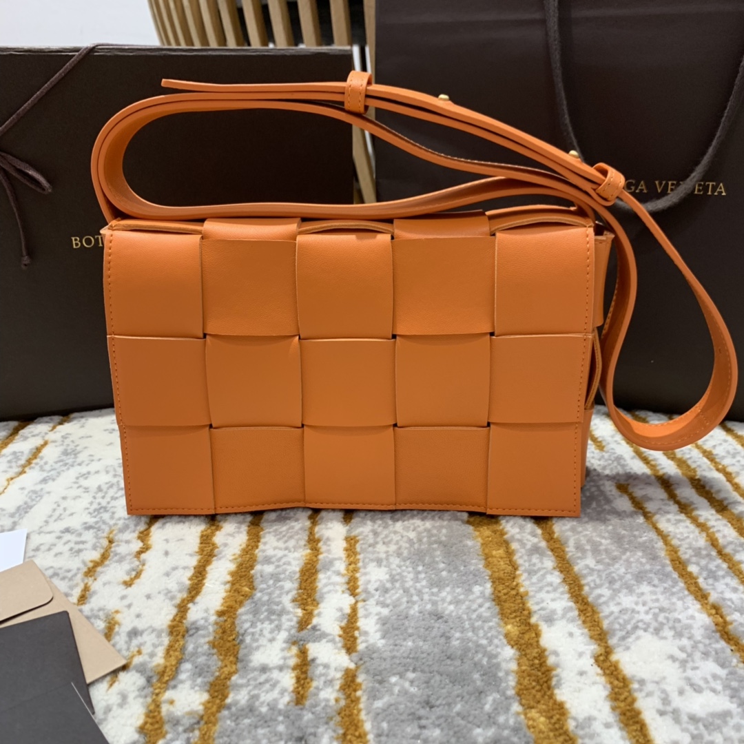 BOTTEGA VENETA CROSSBODY BAG orange