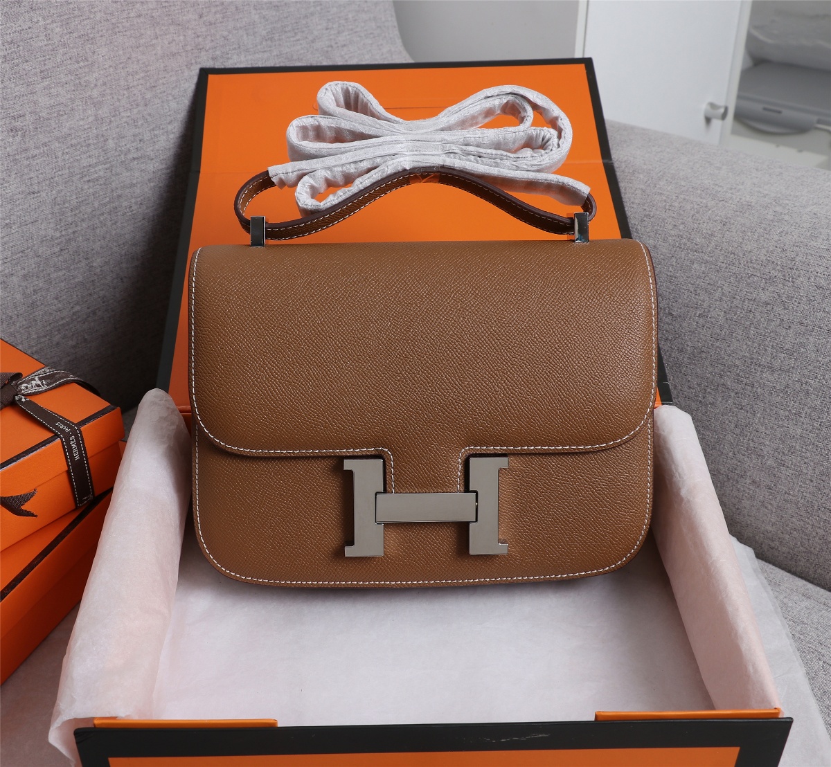 HERMES HANDBAg brown