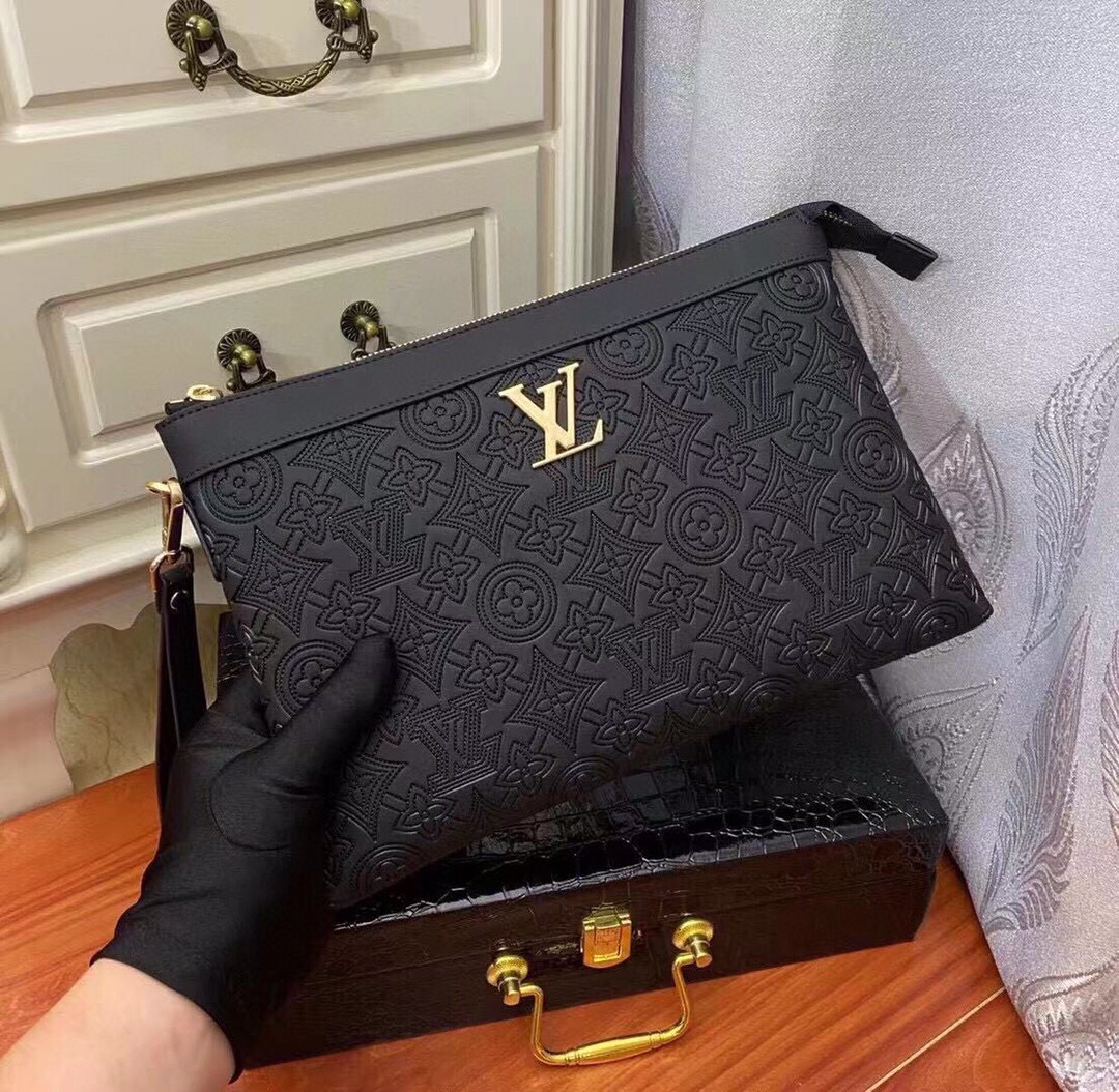 LOUIS VUITTON CLUTCH BAG