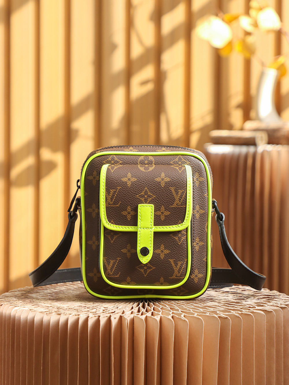 LOUIS VUITTON CROSSBODY BAG monogram