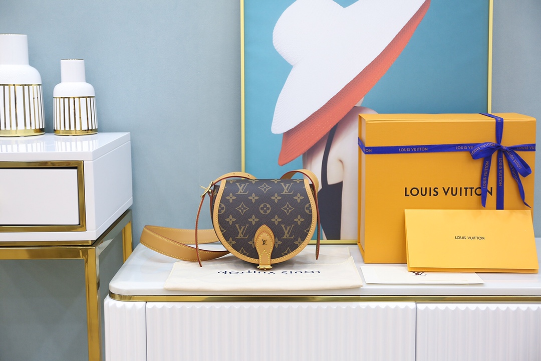 LOUIS VUITTON CROSSBODY BAG monogram