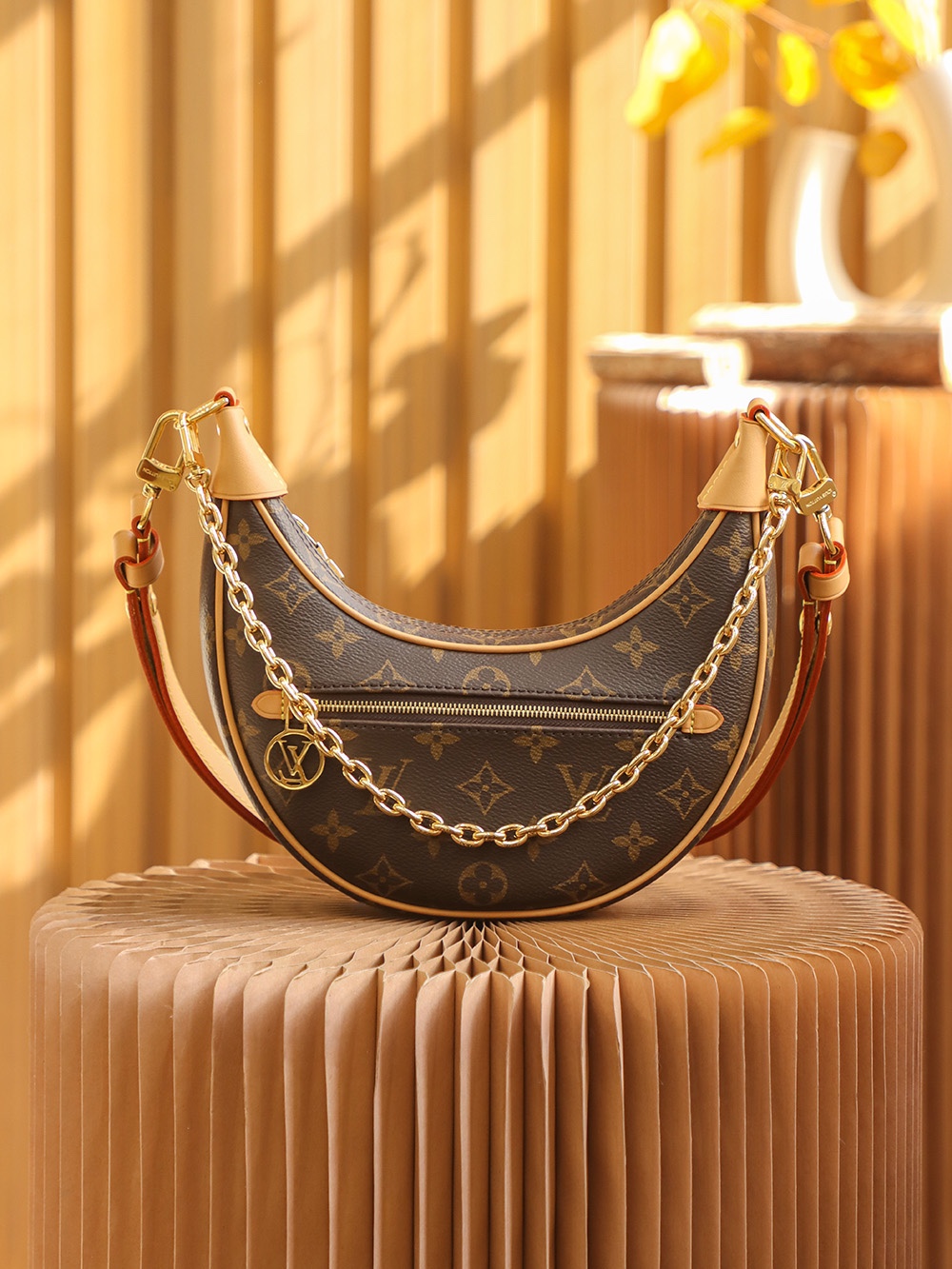 LOUIS VUITTON HANDBAG monogram