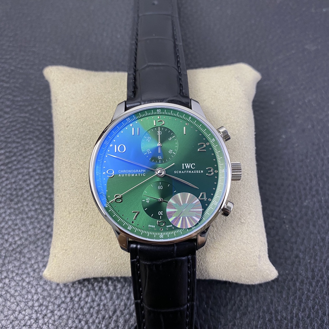 Universal Portugal 42 Series Mechanical Watch