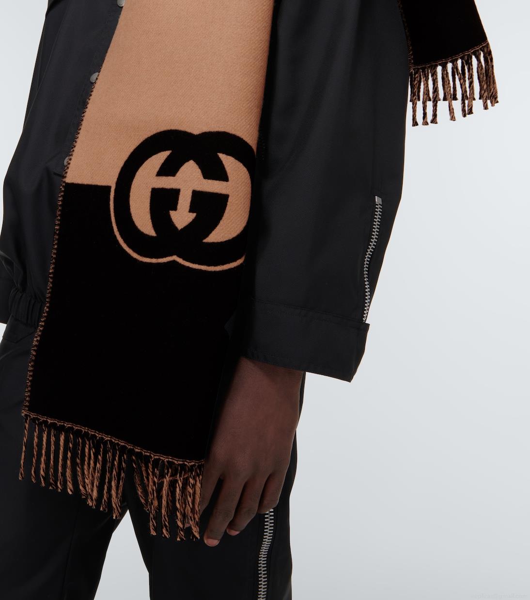 GucciInterlocking G wool and cashmere scarf