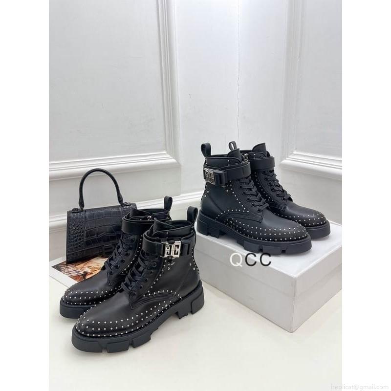 Givenchy short boots Woman Ts Givenchy sz35-42 2C XC1007