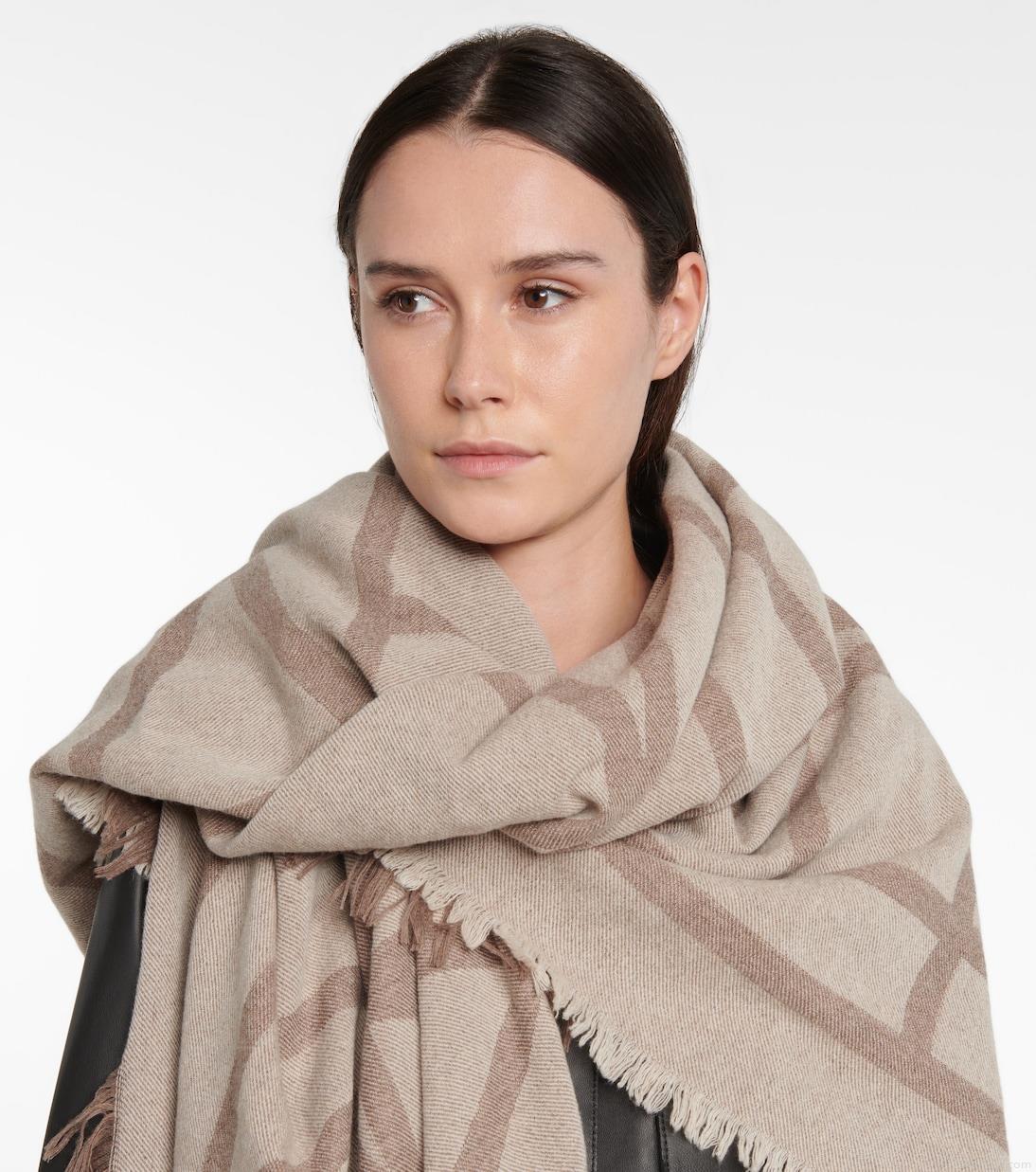 TotemeLogo wool and cashmere scarf