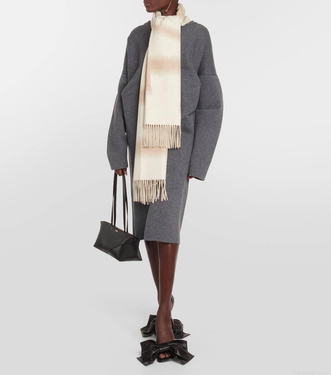 LoeweLogo wool and cashmere scarf