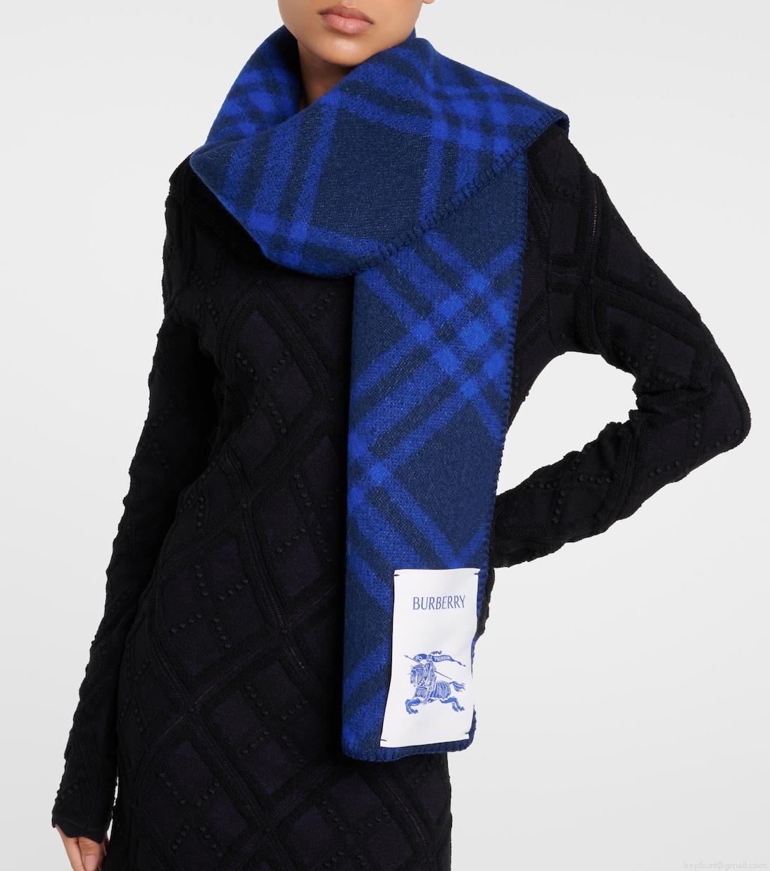 BurberryChecked wool scarf